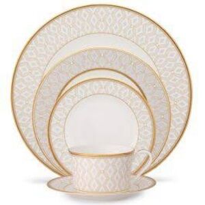 Elegant Noritake Gold-Trimmed Noble Pearl 5 Piece China Dinnerware Set